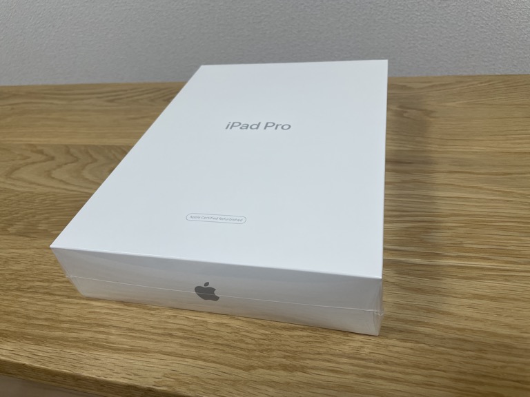 iPad Pro 11（2018）の整備済製品の外観の画像（斜め上）